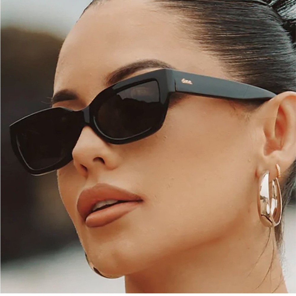 DIME OPTICS Sunglasses In Les Do Makeup Fiance’ Black